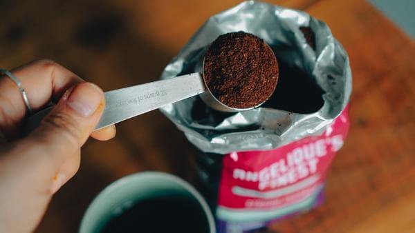 Angelique's Finest dosieren mit Messlöffel