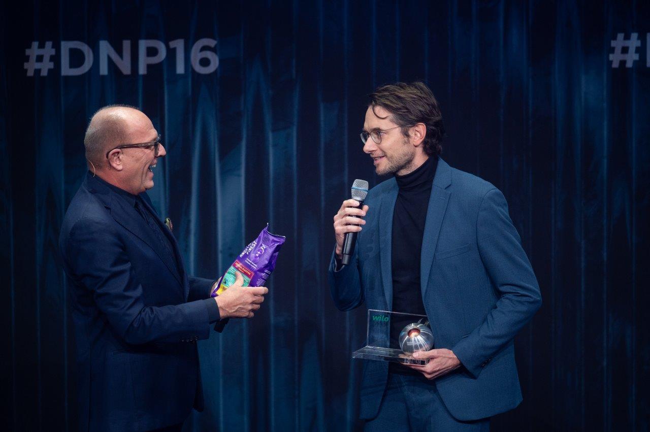 Co-Gründer Xaver Kitzinger nimmt Preis entgegen auf dem DNP.